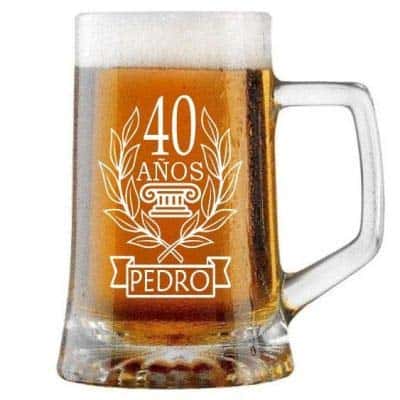 Jarra de Cerveza Personalizada CUMPLEAÑOS LAUREL HOMBRE. Regalo grabado y personalizado para hombre o mujer. Ideal para celebraciones como cumpleaños, aniversarios, el Día de la Madre o jubilación.