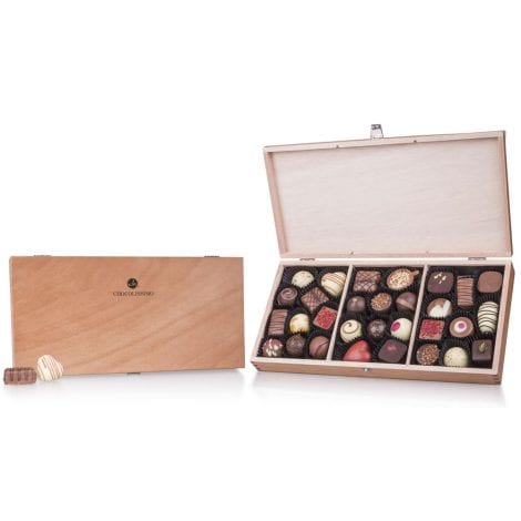 ChocoPrestige – 30 exclusivos Bombones de Praliné | regalo en una caja de madera | sabores exquisitos | Chocolate especial | Ideal para Cumpleaños, Navidad, Día de la Madre.