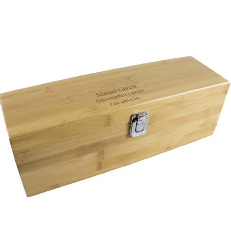 Caja de vino con accesorios personalizada, ideal para disfrutar de deliciosas degustaciones.