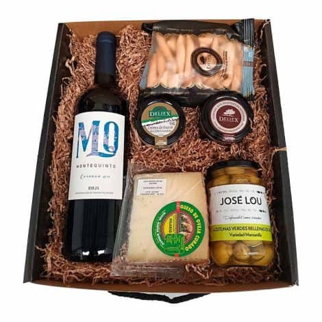 Caja Tentempié 11 – Vino montequinto crianza, variedad de quesos, paté de jamón, aceitunas y palitos.