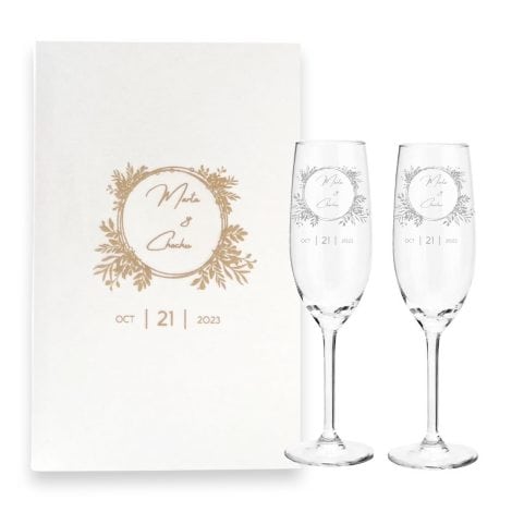 Caja de 2 copas de cristal personalizadas para celebraciones especiales como bodas de oro o plata.