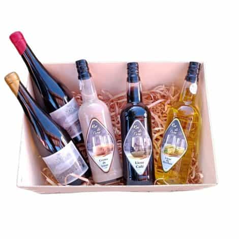 Cesta de Vinos y Licores Gallegos – Regalo Navideño con Vino Tinto, Blanco, Licor Café, Licor de Hierbas y Crema de Licor de 70 CL.