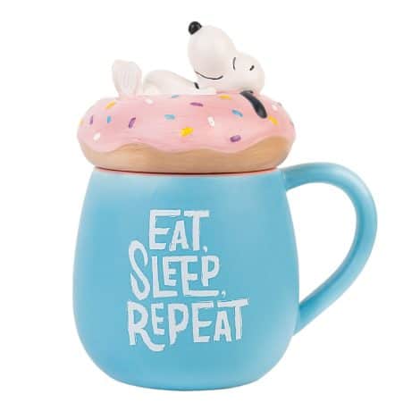 Taza XL con diseño en 3D de Snoopy – Tapa incluida – Ideal para desayunos – Capacidad 500 ml – Regalo original.