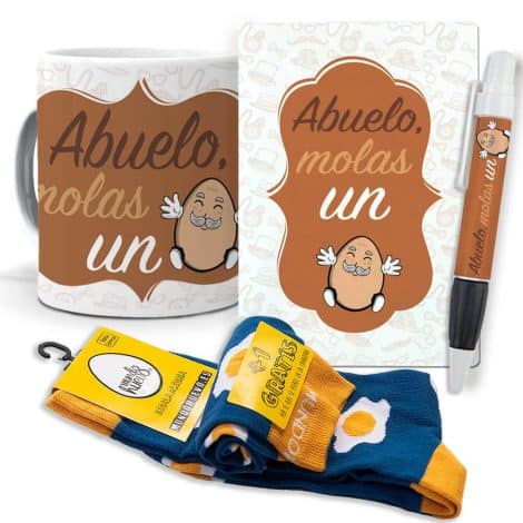 Regalo personalizado genial para abuelos. ¡Abuelo, eres la bomba! Taza, libreta, boli y pack de calcetines.