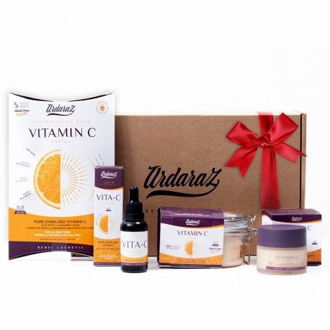 Kit antiedad iluminador para mujer con vitamina C y ácido hialurónico. Incluye exfoliante, serum, crema y 5 mascarillas.