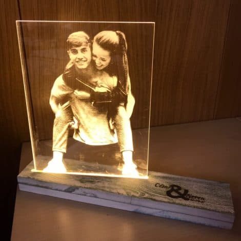 Lámpara Personalizada con tu Foto | Foto en Diagonal | Incluye Luz LED y Interruptor Táctil | Soporte de Madera Grabado | Ideal para Regalar.