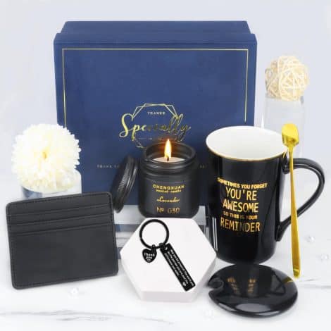 Regalos únicos para él y ella: taza de café de cerámica, velas aromáticas, tarjeteros y llaveros originales. Caja de regalo perfecta para cumpleaños o Navidad.