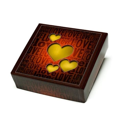 Caja de dulces en forma de corazones, perfecta para un regalo especial. 600g.