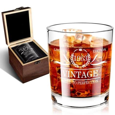 Exclusivo set de regalos para hombres de 60 años: whisky 1963 con elegante estuche de madera.