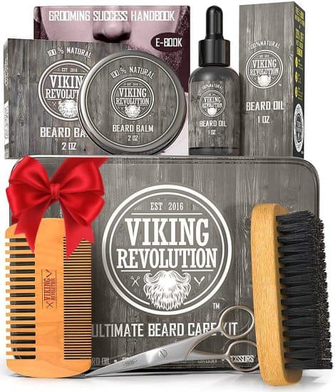 Set de cuidado para la barba Viking Revolution, con cepillo y peine de madera, aceite y esencia de melisa y tijeras en caja metálica.