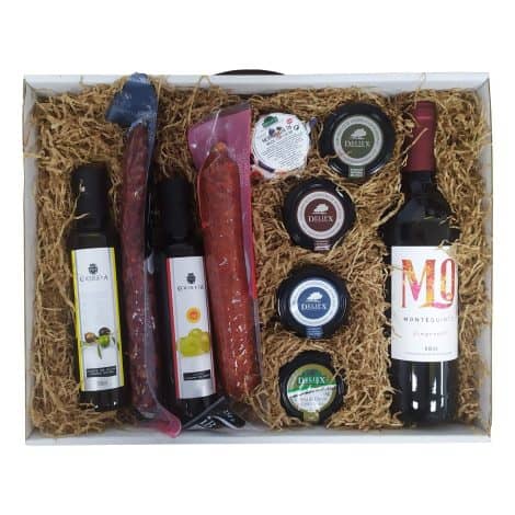 Lote gourmet sorpresa con productos ibéricos, vino, aceite, vinagre, cremas de quesos, patés y mermelada. Ideal para cumpleaños o eventos.