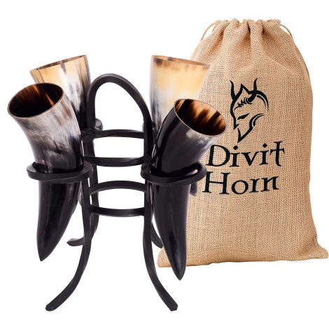 Cuernos auténticos vikingos de madera con decoraciones de latón, perfectos para beber cerveza medieval. Incluye bolsa de regalo de lino. (60 ml, set de 4) Iron Display.