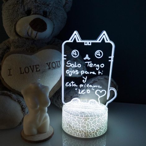 Lámpara personalizable para escribir mensajes – Pizarra Led con control remoto y rotulador – Diseño de gatito.